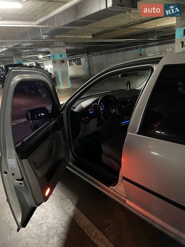 Хэтчбек Volkswagen Golf 1999 в Львове