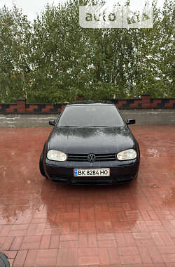 Хэтчбек Volkswagen Golf 2002 в Ровно