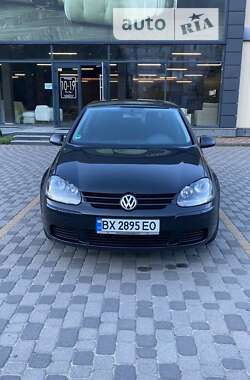 Хэтчбек Volkswagen Golf 2005 в Хмельницком