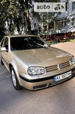 Хэтчбек Volkswagen Golf 2002 в Харькове