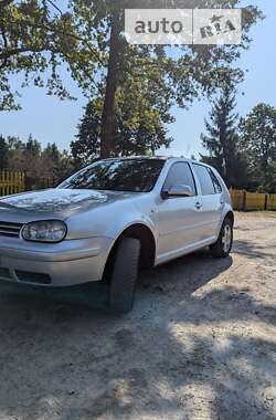 Хэтчбек Volkswagen Golf 2001 в Сарнах