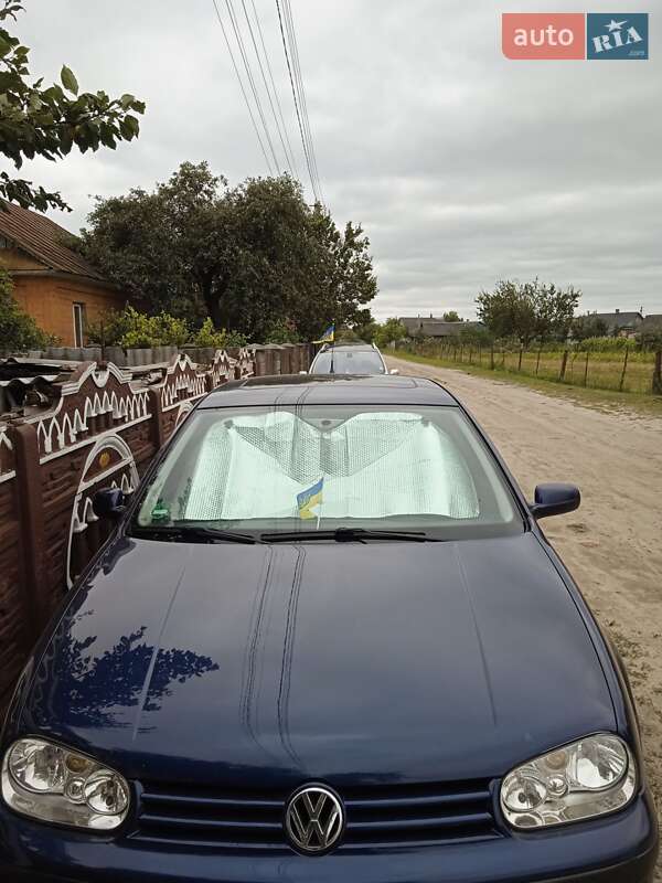 Фастбэк Volkswagen Golf 2001 в Ровно