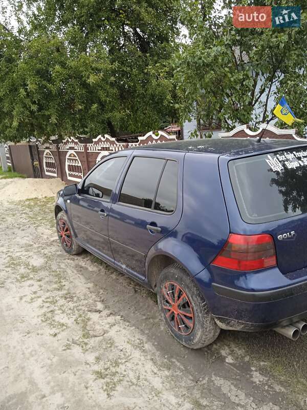 Фастбэк Volkswagen Golf 2001 в Ровно