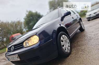 Универсал Volkswagen Golf 2003 в Черновцах