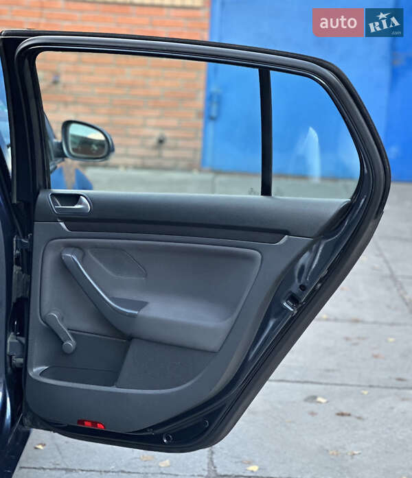 Хэтчбек Volkswagen Golf 2008 в Лубнах