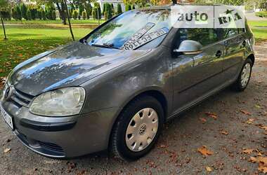 Хэтчбек Volkswagen Golf 2004 в Хмельницком