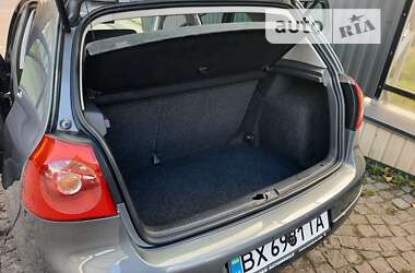 Хетчбек Volkswagen Golf 2004 в Хмельницькому