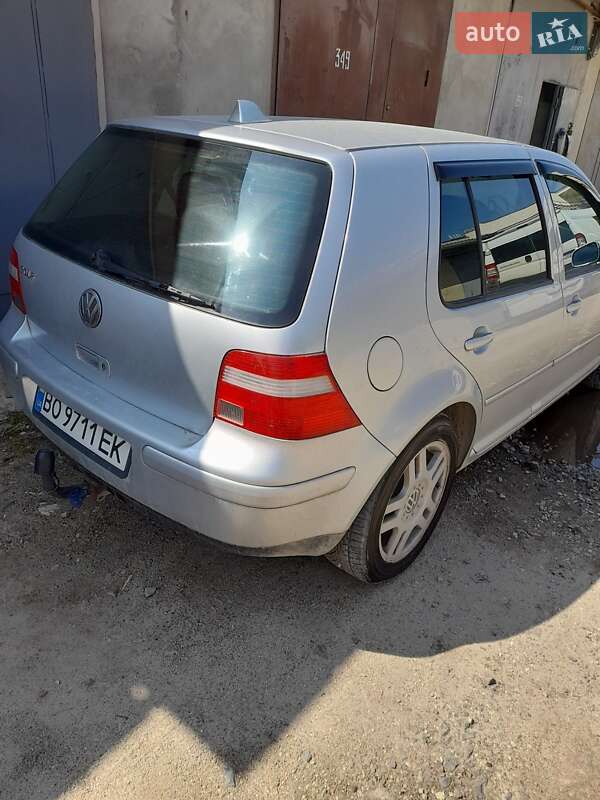 Хетчбек Volkswagen Golf 2003 в Тернополі