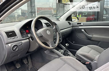 Хетчбек Volkswagen Golf 2004 в Харкові