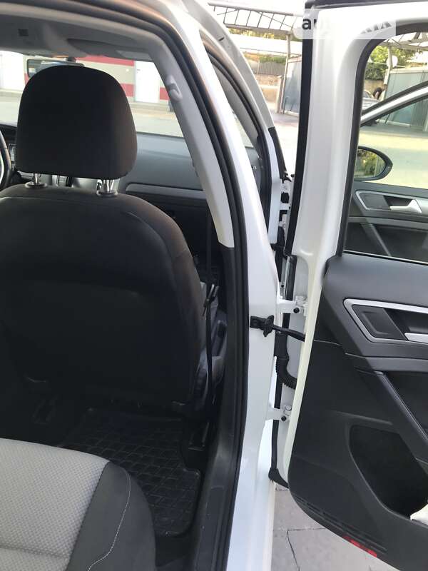 Хэтчбек Volkswagen Golf 2014 в Тернополе