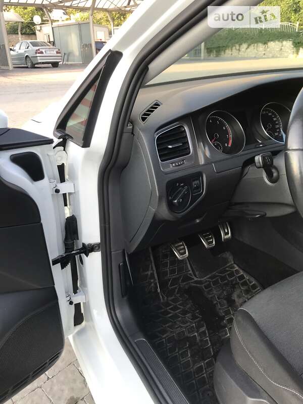 Хэтчбек Volkswagen Golf 2014 в Тернополе