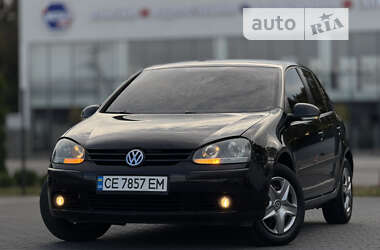 Хетчбек Volkswagen Golf 2004 в Чернівцях