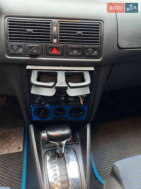 Хетчбек Volkswagen Golf 1998 в Києві