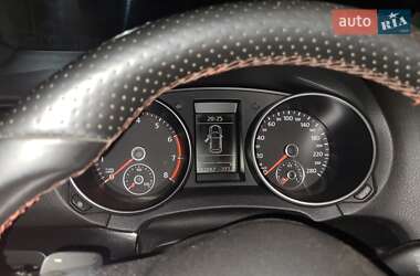 Хэтчбек Volkswagen Golf 2011 в 