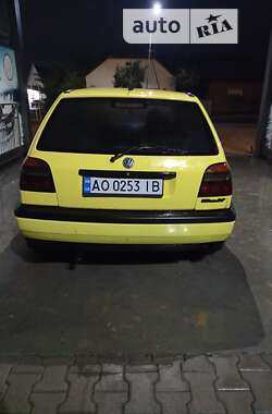 Хэтчбек Volkswagen Golf 1997 в Сваляве