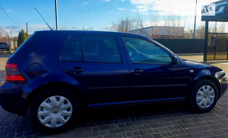 Хэтчбек Volkswagen Golf 2001 в Звягеле