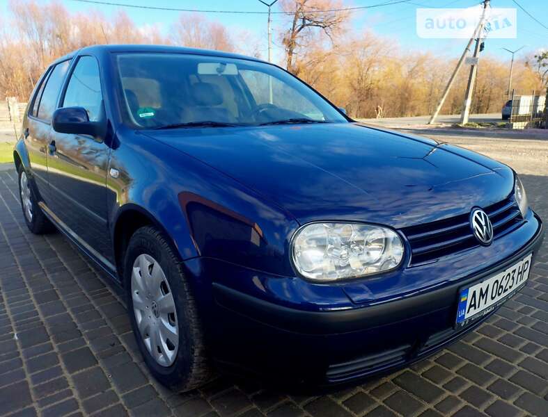 Хэтчбек Volkswagen Golf 2001 в Звягеле