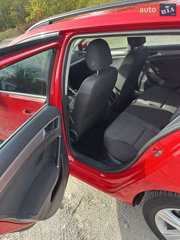 Універсал Volkswagen Golf 2015 в Запоріжжі