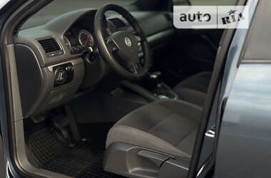 Хэтчбек Volkswagen Golf 2005 в Черновцах