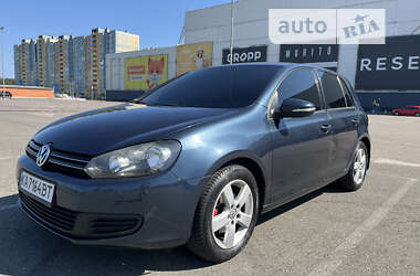 Хэтчбек Volkswagen Golf 2010 в Киеве