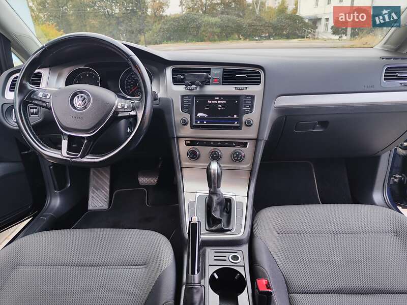Універсал Volkswagen Golf 2016 в Сумах