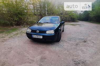 Хэтчбек Volkswagen Golf 2002 в Вознесенске