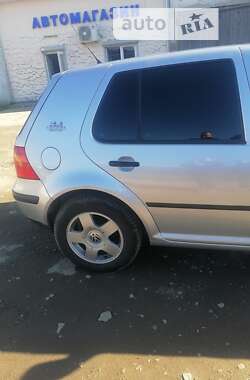 Хэтчбек Volkswagen Golf 2000 в Косове