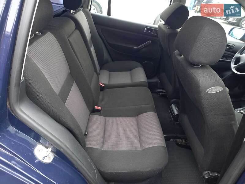 Універсал Volkswagen Golf 2001 в Черкасах