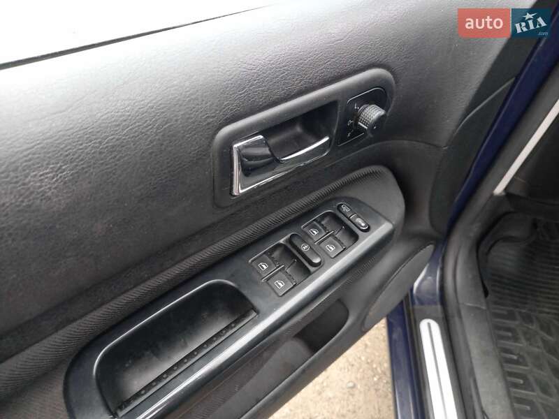 Універсал Volkswagen Golf 2001 в Черкасах