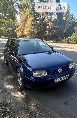 Хэтчбек Volkswagen Golf 2002 в Светловодске