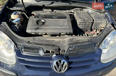 Хетчбек Volkswagen Golf 2005 в 