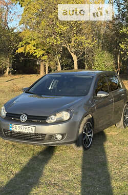 Хэтчбек Volkswagen Golf 2011 в 
