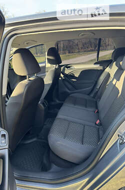Хэтчбек Volkswagen Golf 2011 в 