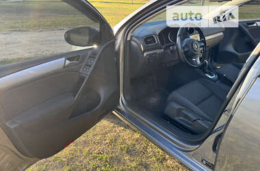 Хэтчбек Volkswagen Golf 2011 в 