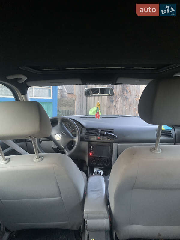 Хетчбек Volkswagen Golf 2003 в Луцьку