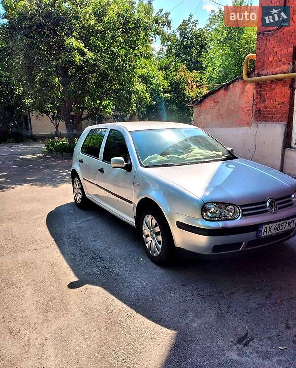 Хетчбек Volkswagen Golf 2001 в Харкові