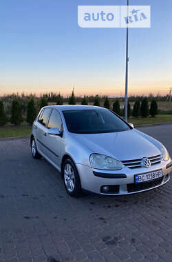 Хетчбек Volkswagen Golf 2006 в Городку