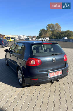 Хэтчбек Volkswagen Golf 2005 в Нововолынске