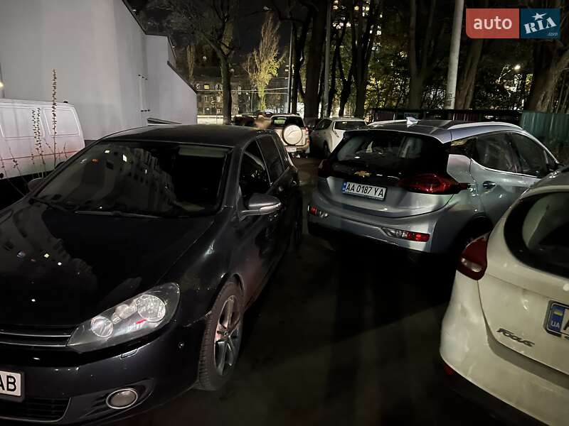 Хетчбек Volkswagen Golf 2011 в Києві