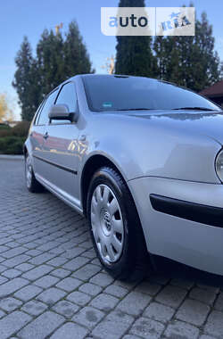 Хетчбек Volkswagen Golf 2002 в Львові