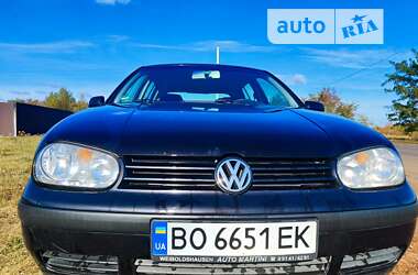 Хэтчбек Volkswagen Golf 2001 в Гадяче