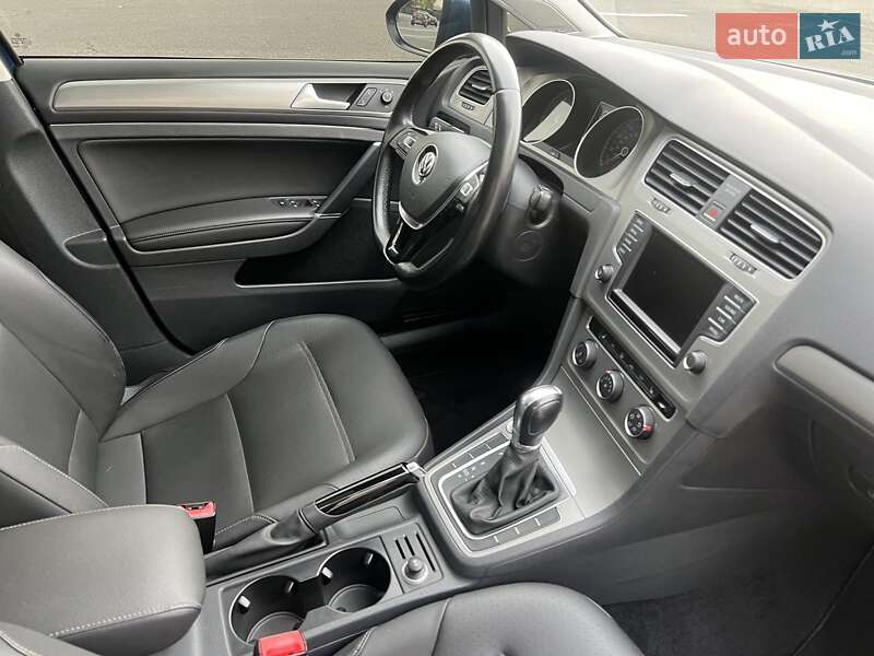 Хетчбек Volkswagen Golf 2015 в Києві