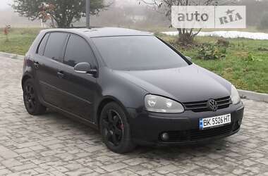 Хэтчбек Volkswagen Golf 2004 в Здолбунове