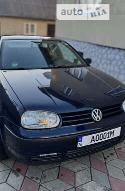 Хэтчбек Volkswagen Golf 2002 в Сторожинце