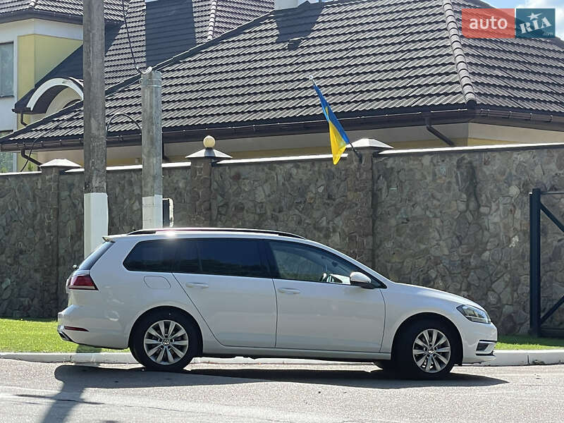 Универсал Volkswagen Golf 2017 в Киеве