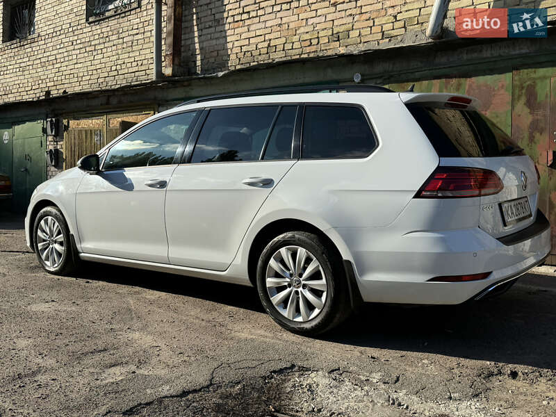 Универсал Volkswagen Golf 2017 в Киеве