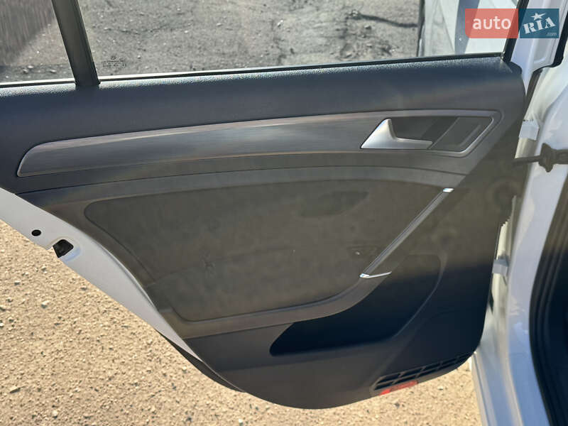 Универсал Volkswagen Golf 2017 в Киеве