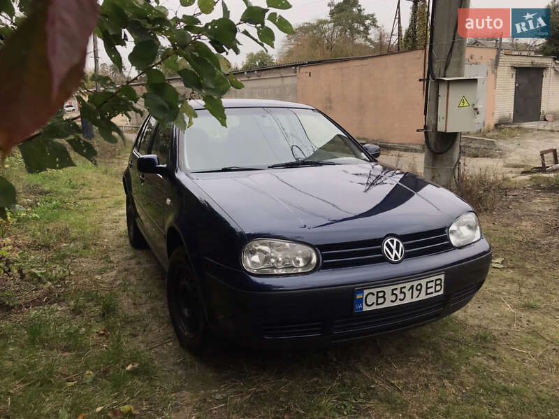 Хэтчбек Volkswagen Golf 2001 в Чернигове