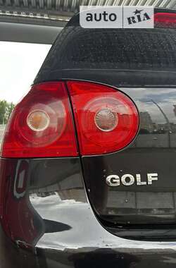 Хэтчбек Volkswagen Golf 2004 в Киеве