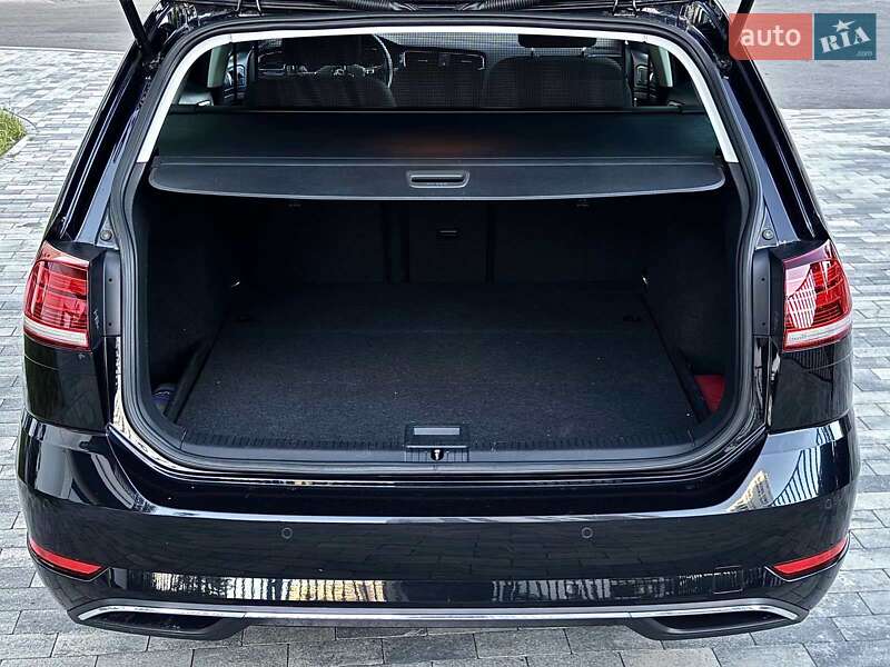 Універсал Volkswagen Golf 2020 в Вінниці